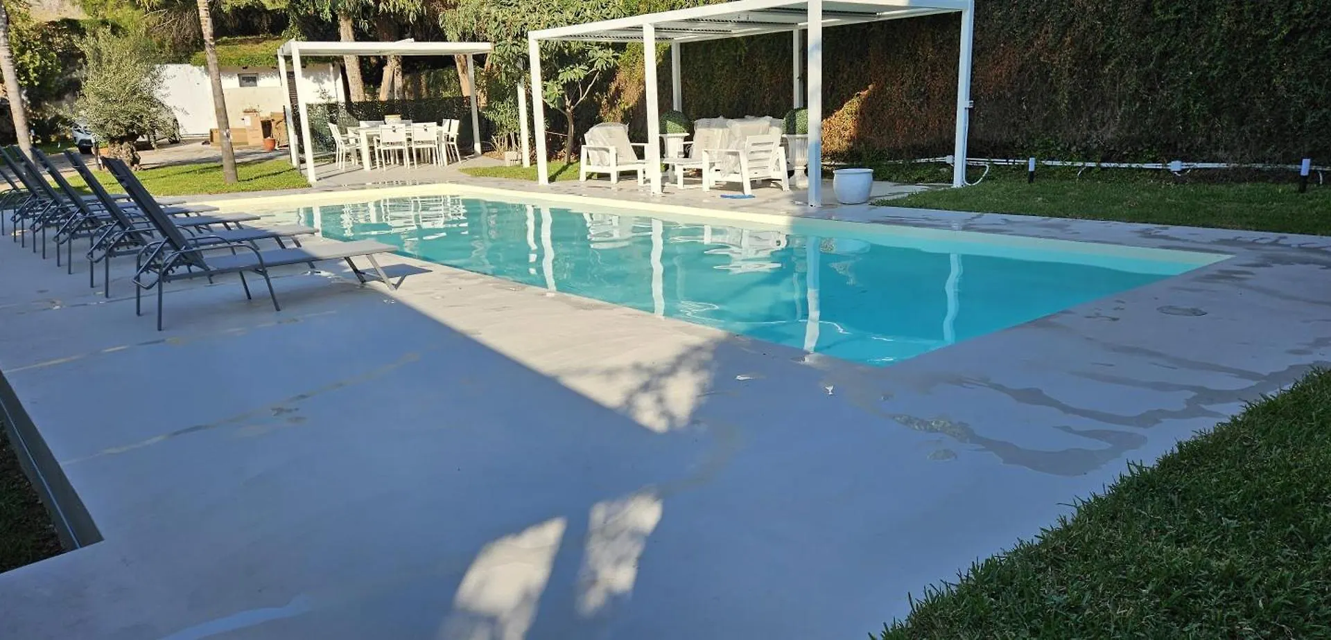 Villa Nika contacts